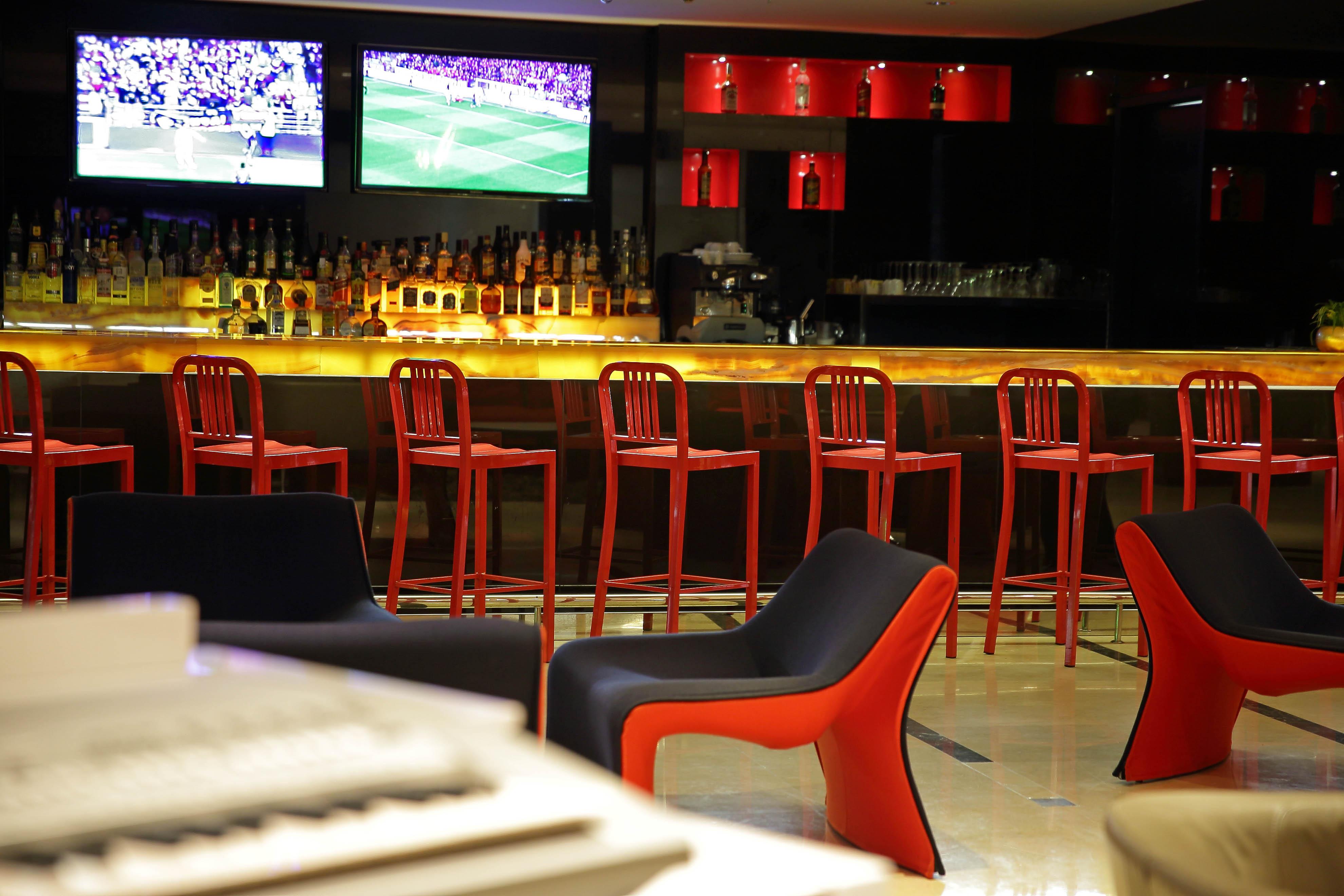 Sheraton Grand Panama מראה חיצוני תמונה The bar at the hotel