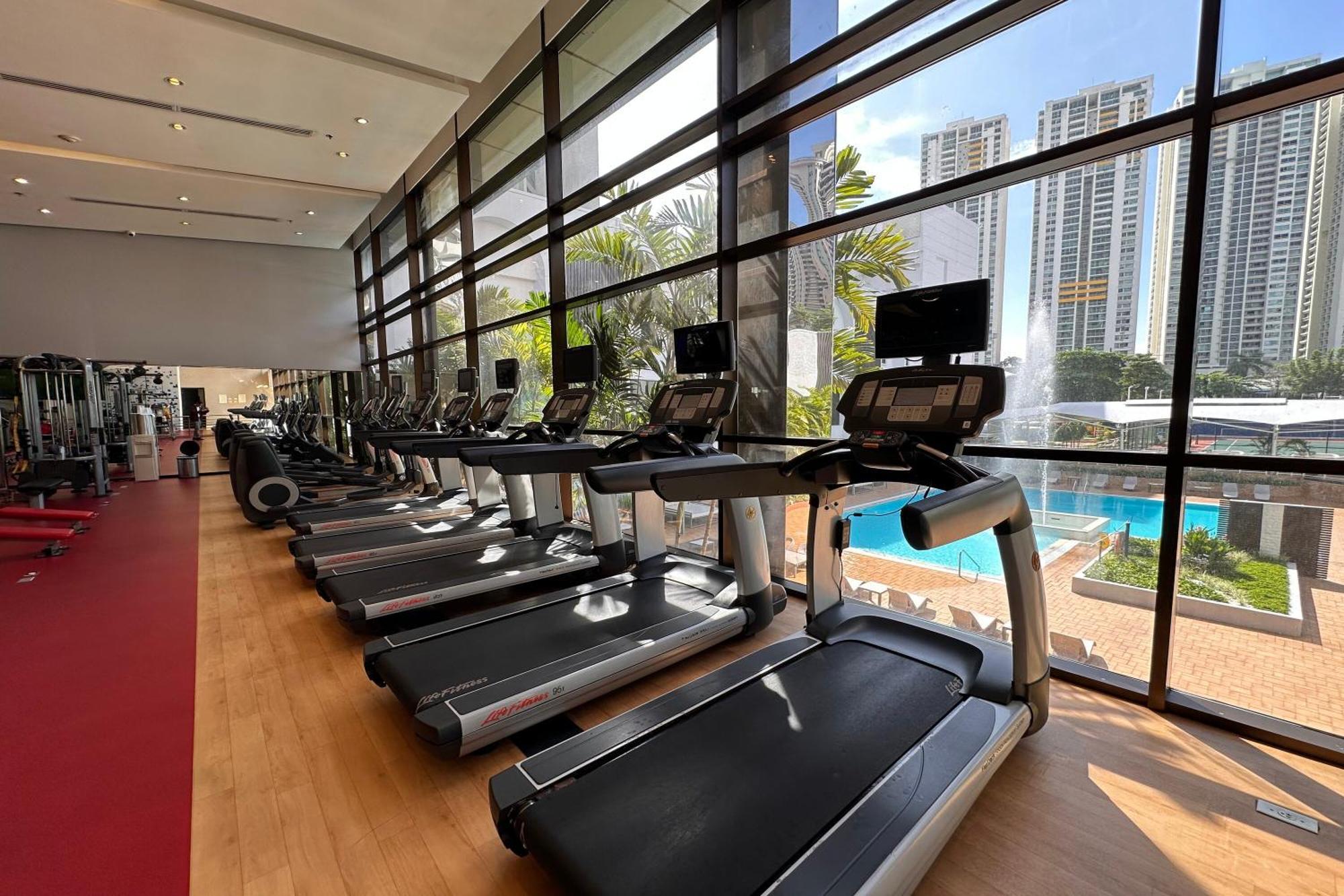 Sheraton Grand Panama מראה חיצוני תמונה The gym at the clubhouse