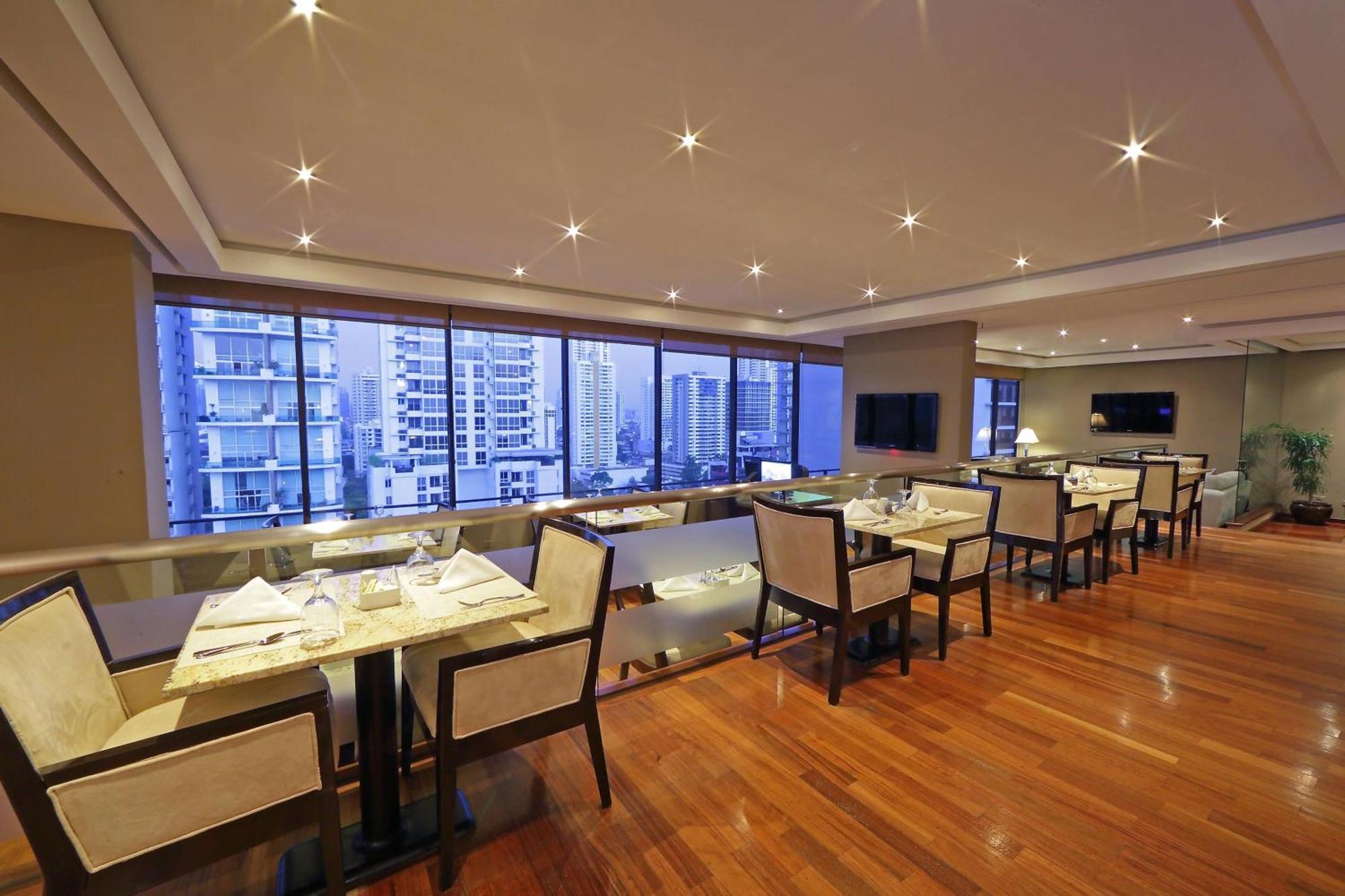 Sheraton Grand Panama מראה חיצוני תמונה Club Lounge at the 33rd floor