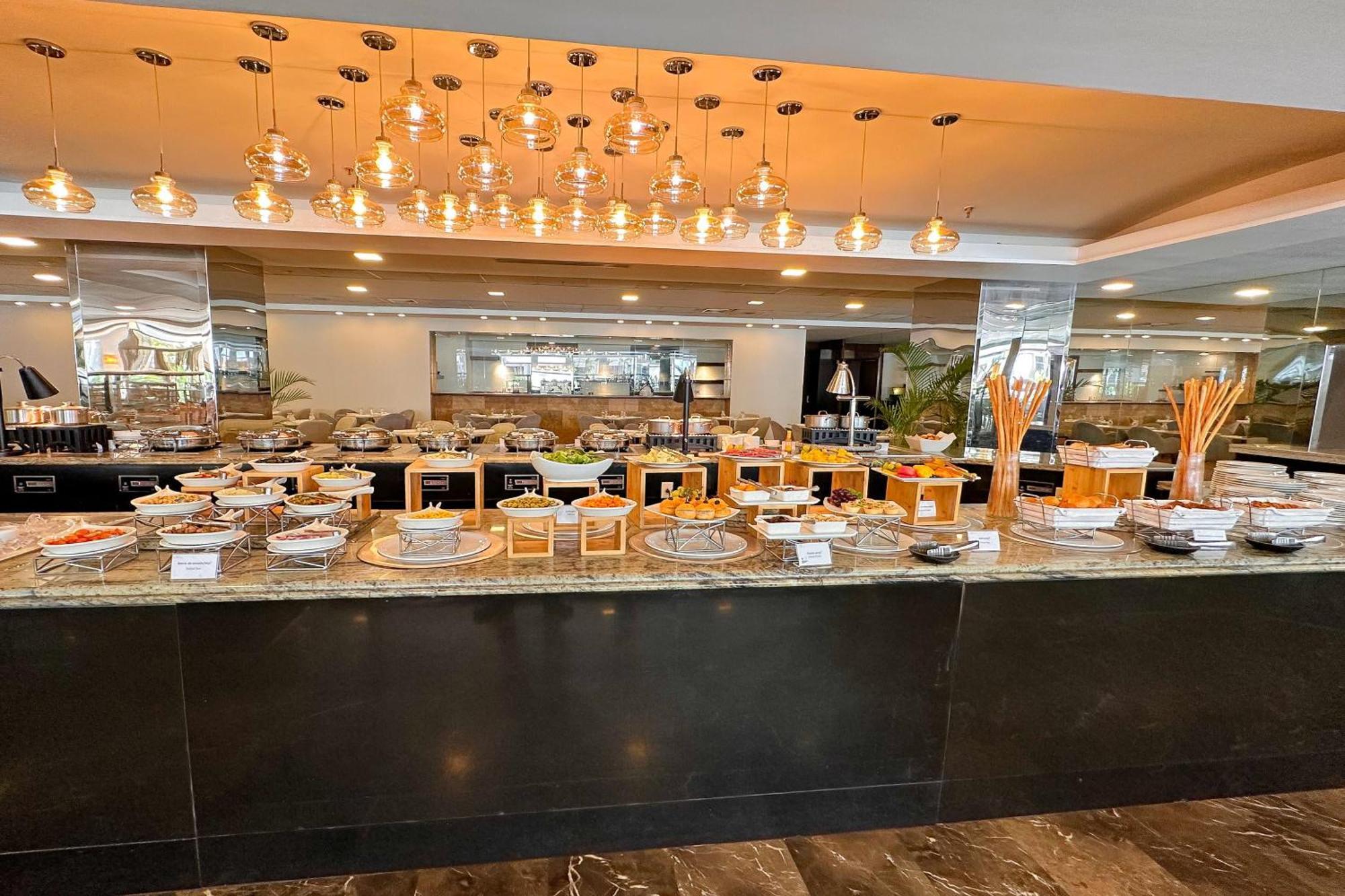 Sheraton Grand Panama מראה חיצוני תמונה The buffet at the hotel